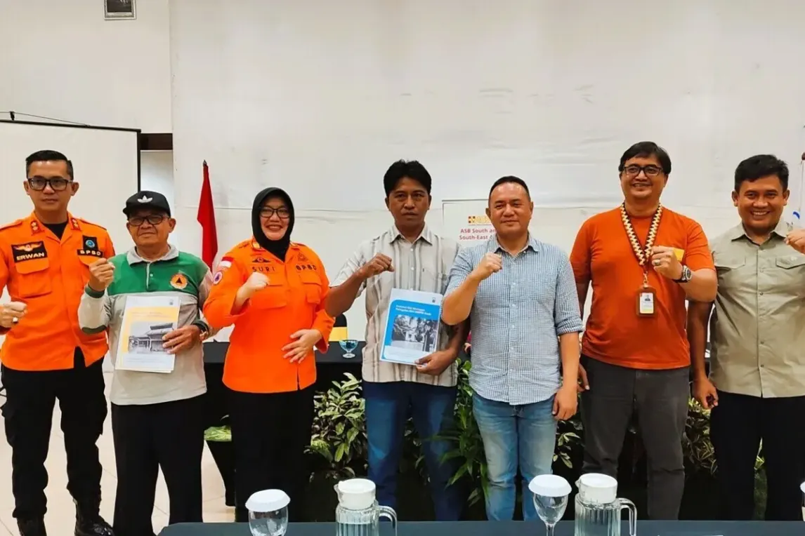 Handover of AA protocol documents from ASB to village representatives.webp