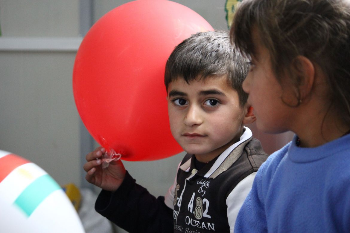 160510-asb-nordirak-berseve-gemeindezentrum-child friendly space-kinder-ballons.jpg