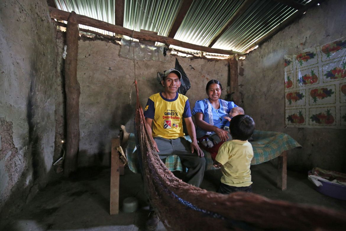 160630-asb-guatemala-besuch-bei-familie-unterernaehrte-kinder.jpg