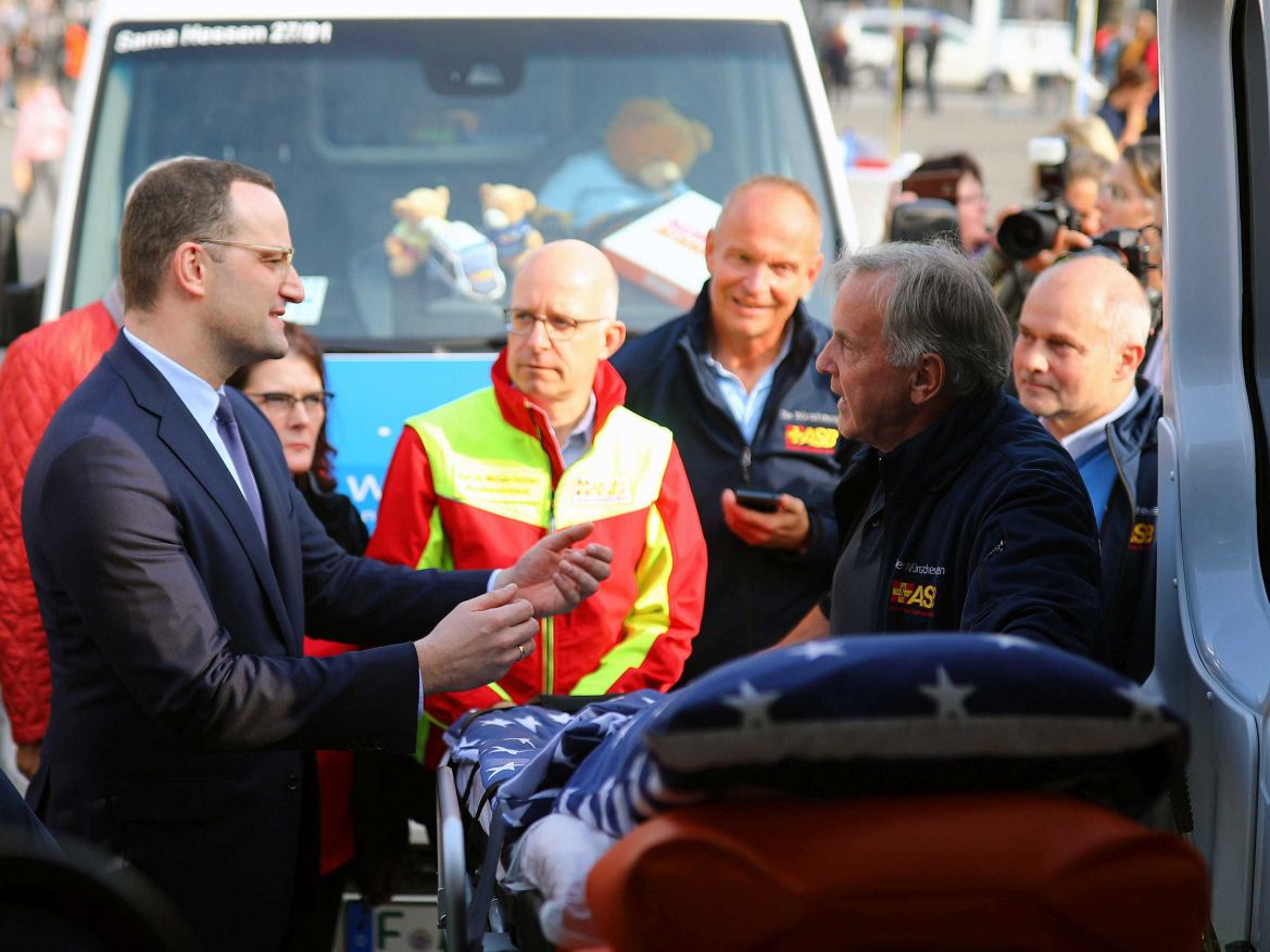 ASB-Wünschewagen-Letzte-Wünsche-wagen-Sternfahrt-Brandenburger-Tor-Ulrich-Bauch-Jens-Spahn (57).jpg