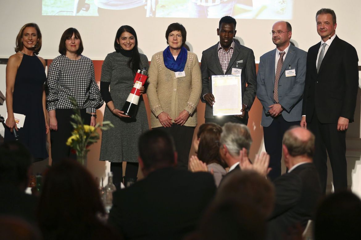 Dunja Hayali gewinnt Annemarie-Renger-Preis des ASB
