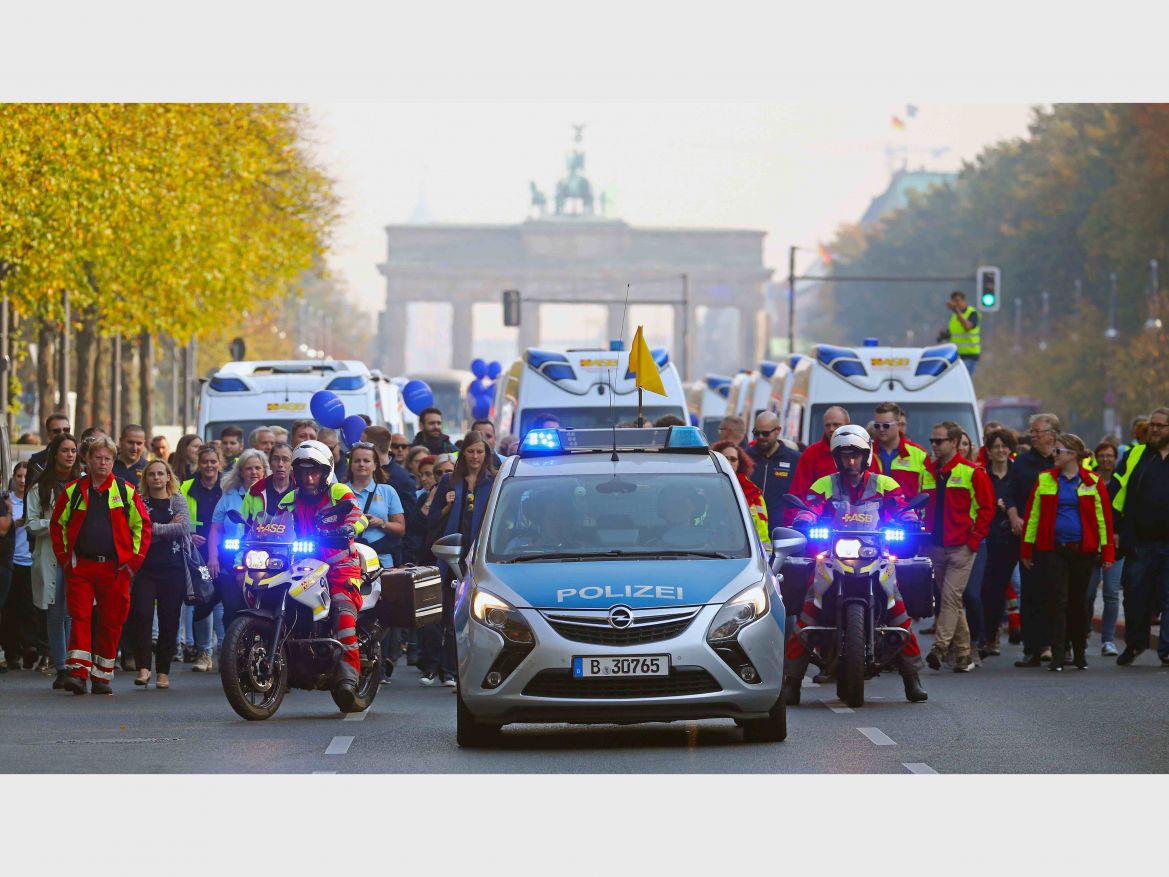 ASB-Wünschewagen-Letzte-Wünsche-wagen-Sternfahrt-Brandenburger-Tor-Ulrich-Bauch-Jens-Spahn (37).jpg