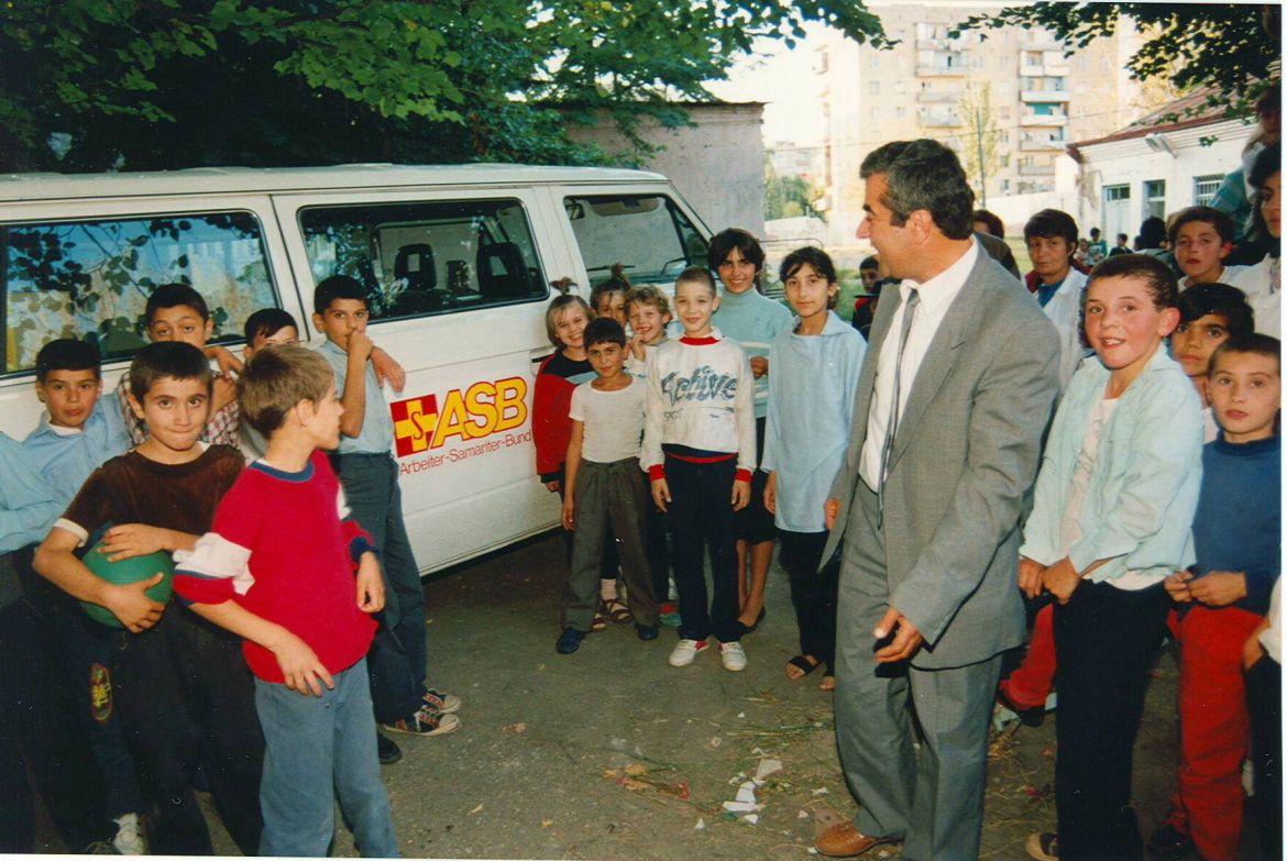 Waisenhaus Tiflis: Vom Landesverband Saarland gespendetes Spielzeug für Waisenkinder (1993)