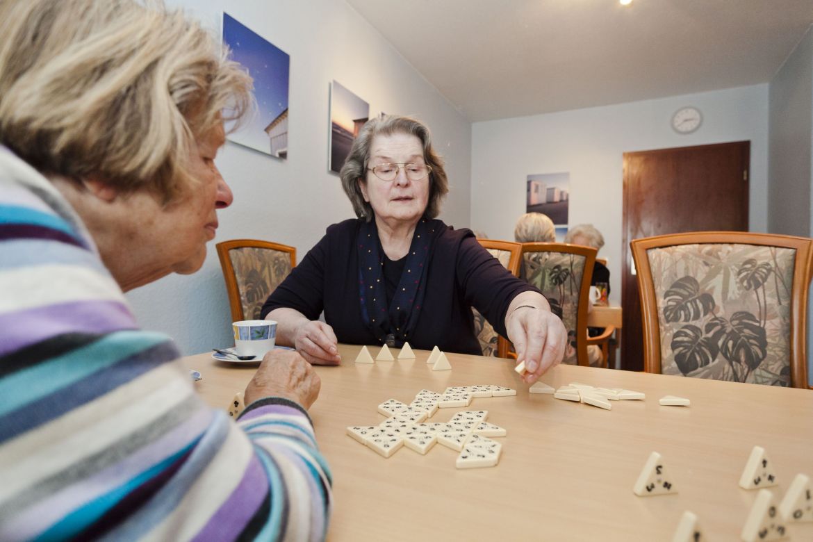 Spielerunde beim Seniorentreff in der ASB-Seniorenresidenz