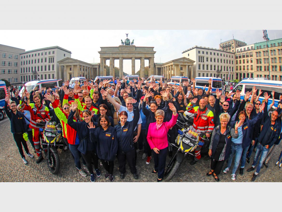 ASB-Wünschewagen-Letzte-Wünsche-wagen-Sternfahrt-Brandenburger-Tor-Ulrich-Bauch-Jens-Spahn (52).jpg