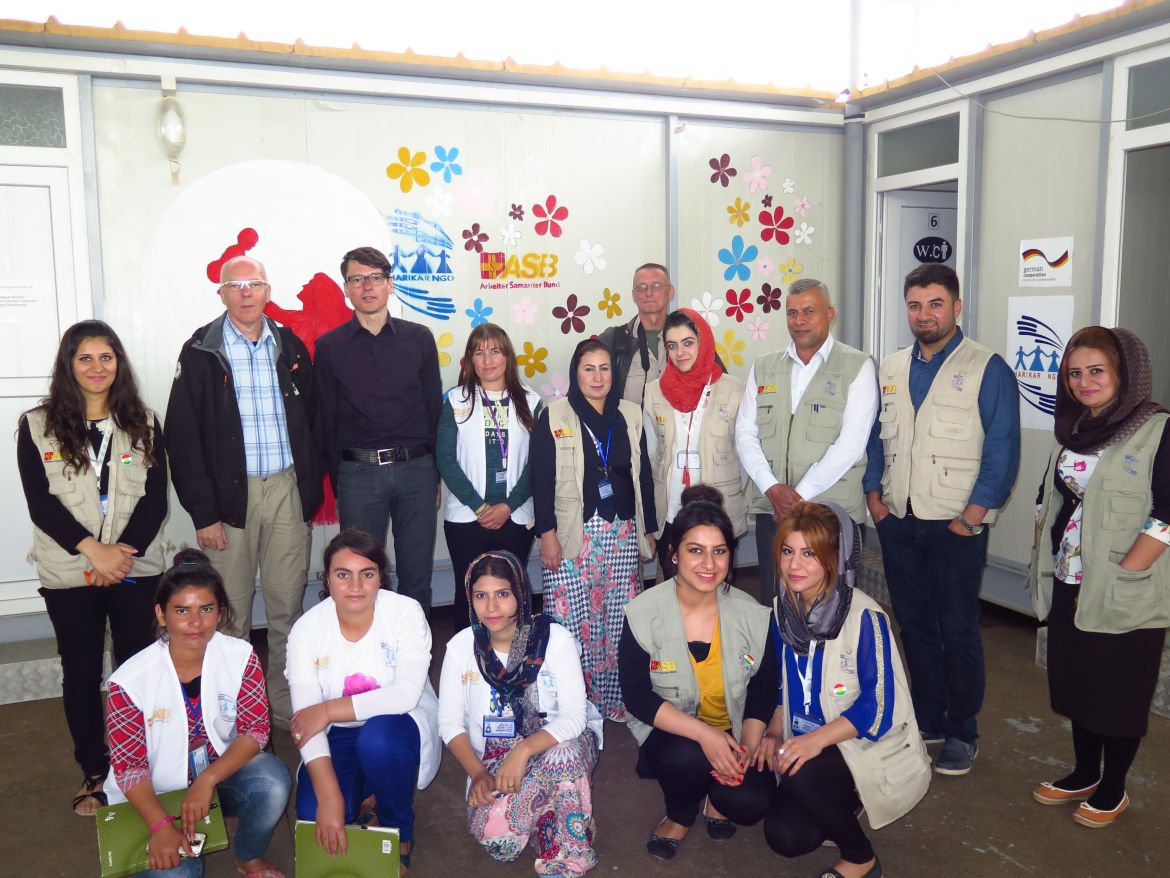 160510-asb-nordirak-berseve-gemeindezentrum-child friendly space-team.jpg