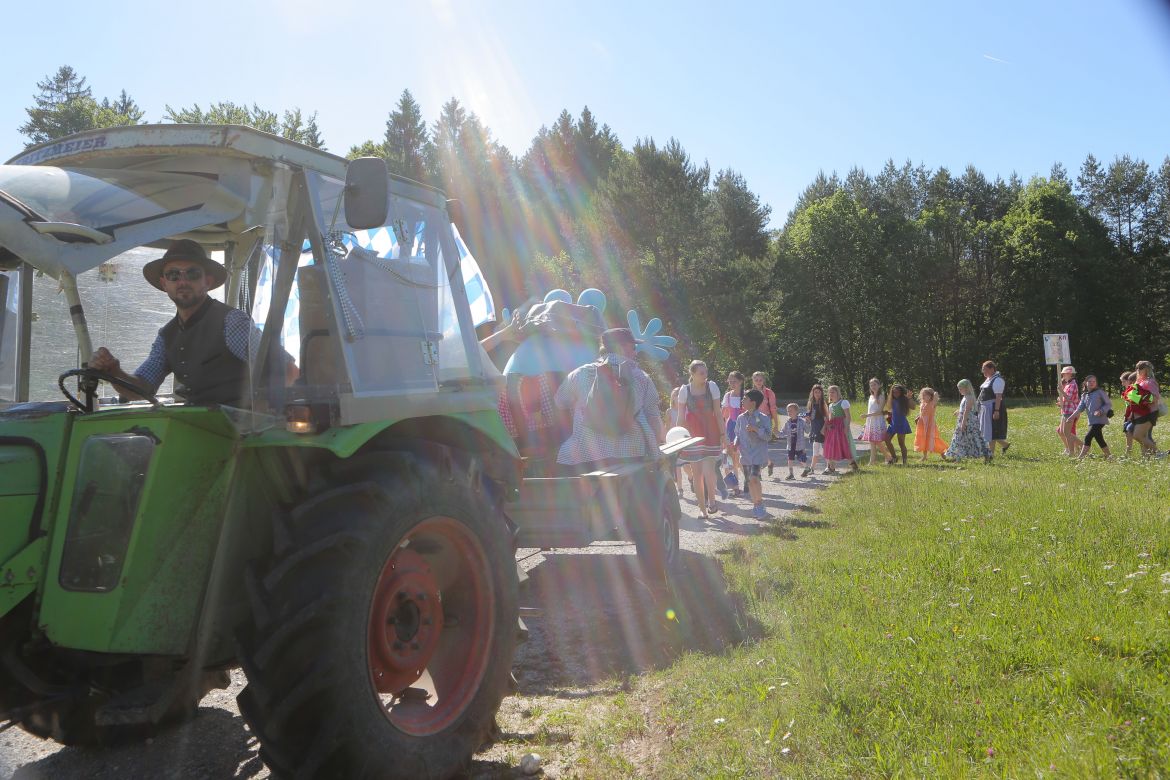 ASJ-Kindertage: Traktorfahrt